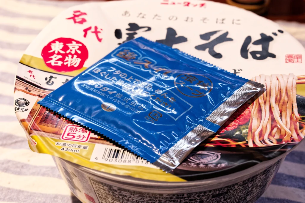 後入れの「液体スープ」を温めながら5分